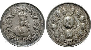 KINGS OF MACEDON. Philip V (221-179 BC). Tetradrachm. Uncertain mint, possibly Pella. Obv: Head of Perseus left, wearing winged helmet surmounted by griffin's head; harpa in background; all in the center of Macedonian shield. Rev: ΒΑΣΙΛΕΩΣ / ΦΙΛΙΠΠΟΥ. Club right between legend in two lines; all within wreath right. SNG Alpha Bank 1051; HGC 3.1, 1056. Condition: Near Mint State. Weight: 17.0 g. Diameter: 30 mm.